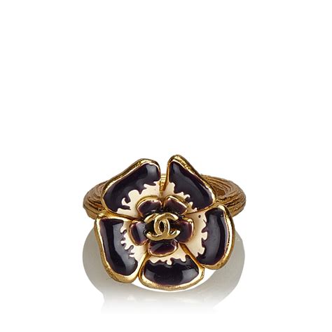 bague camelia chanel noire|chanel camelia necklace.